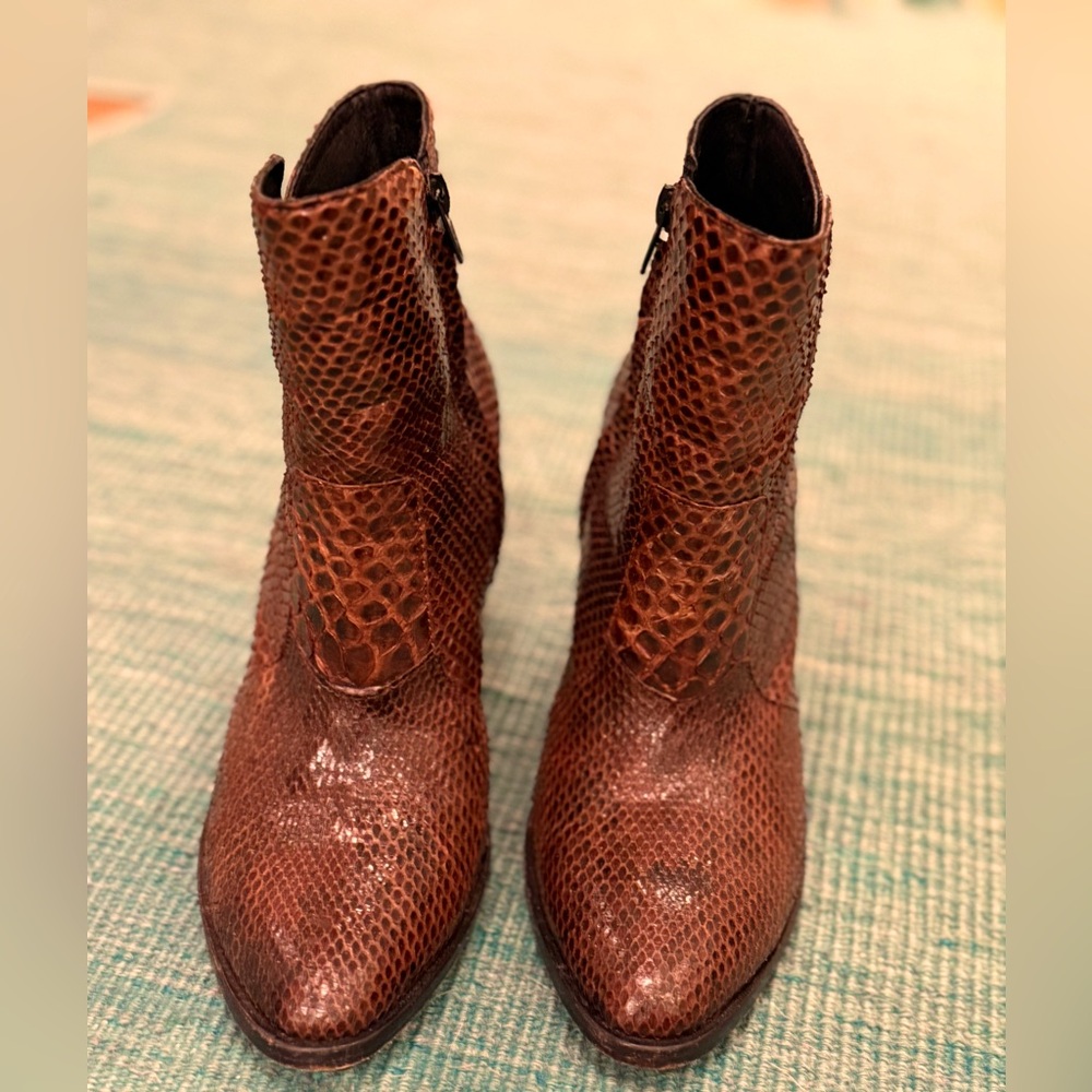 Ankle booties,  leather, embossed snake skin, brown, size 6, pointed toe